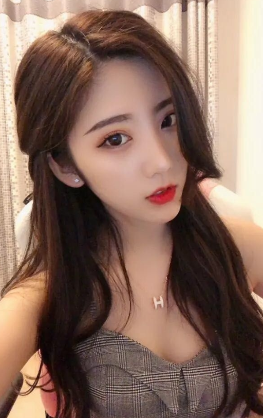 天津学生妹外出兼职出卖自己的身体