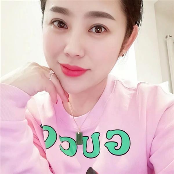 上了一个贵妇人。